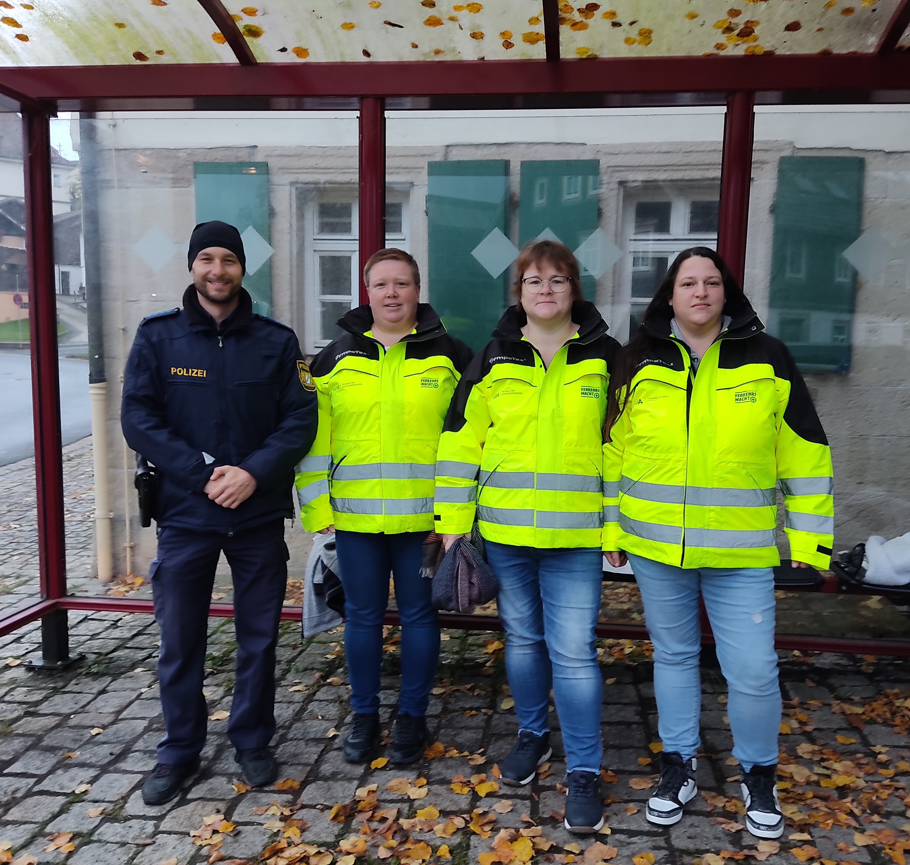 Neue Verkehrshelferinnen an der Glück Auf-Grundschule Stockheim