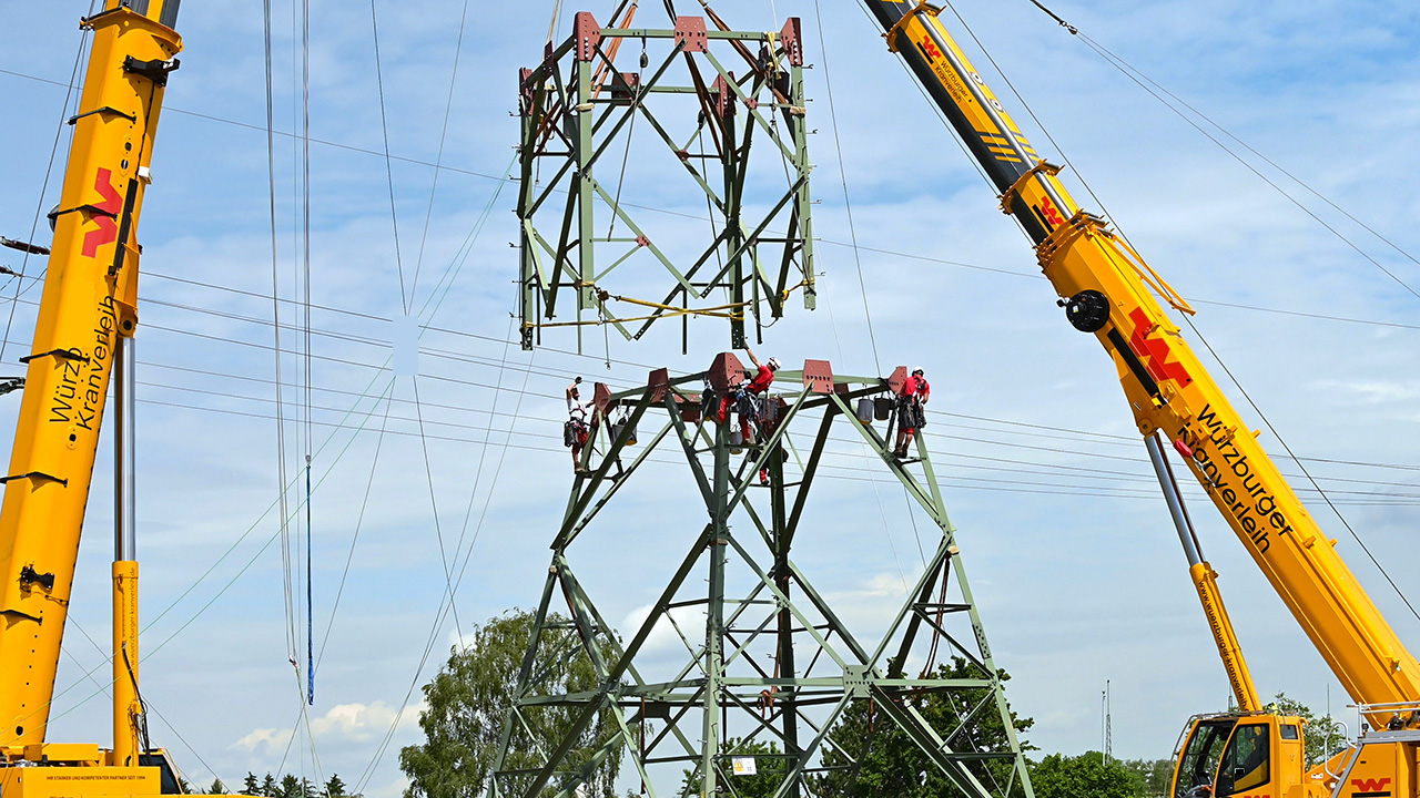 Bayernwerk modernisiert Freileitung im Landkreis Kronach 