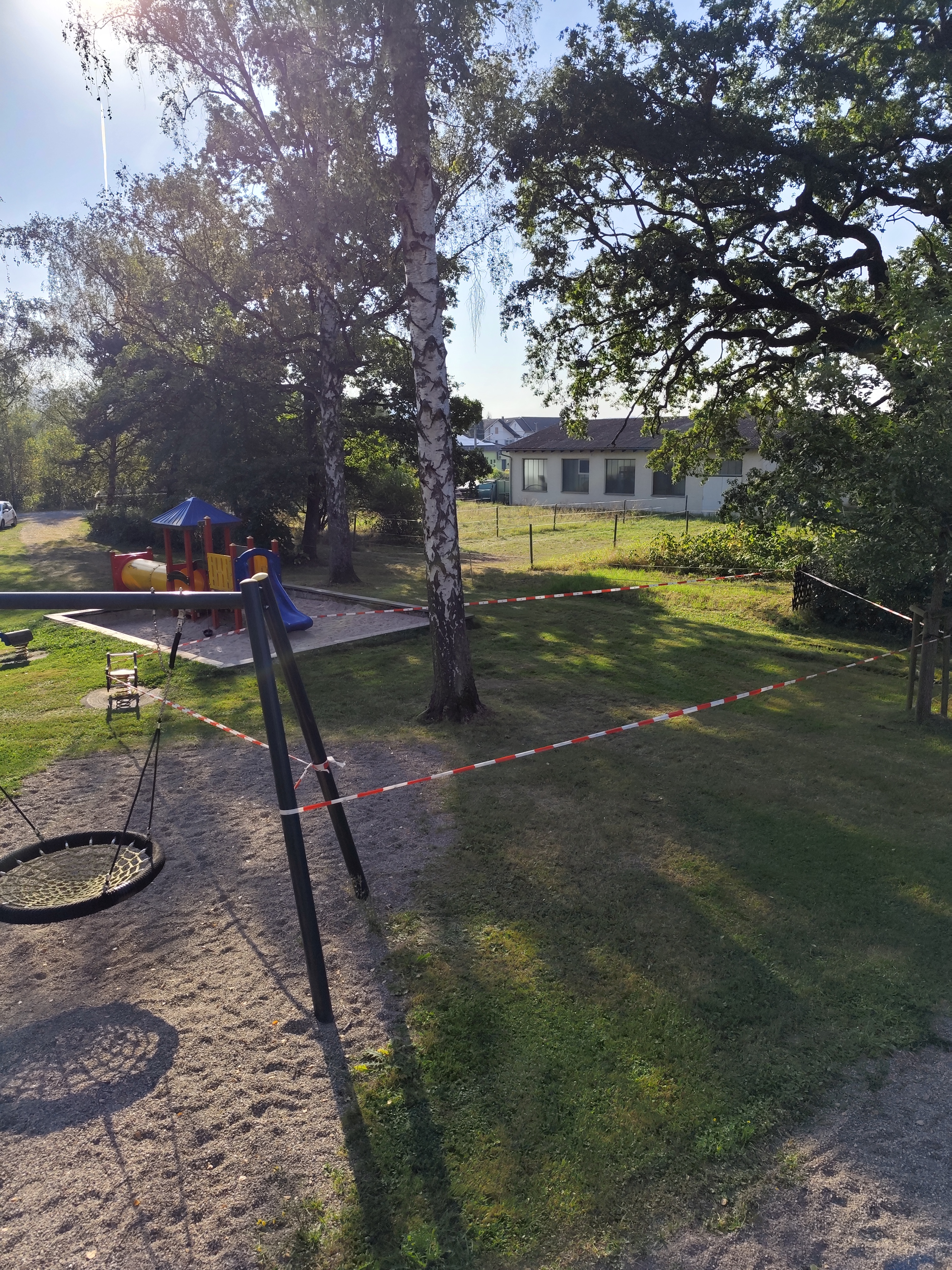 Hornissennest auf dem Abenteuerspielplatz in Stockheim