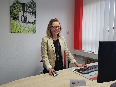Eva klein.jpg Leider haben wir keinen Alternativtext zu diesem Bild. Wir arbeiten daran und bitten um Ihr Verständnis.
